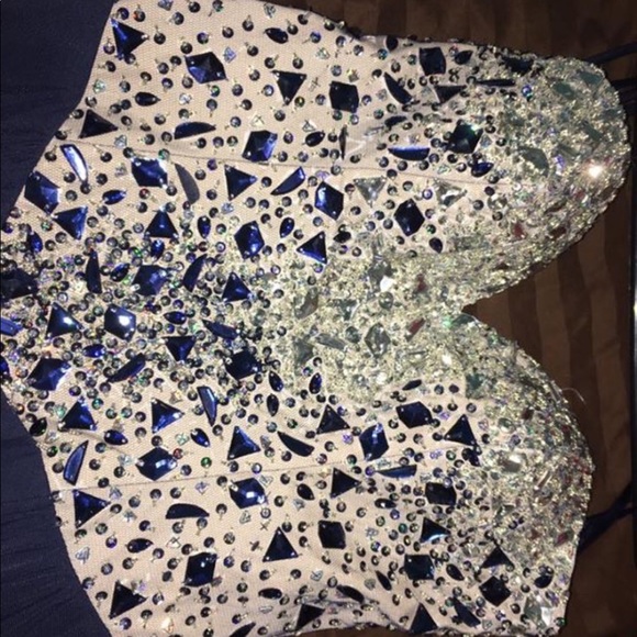 Size 4 prom dress! - Picture 4 of 4